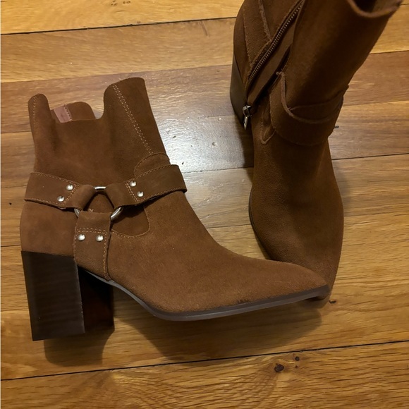 NWOT Steven Boots - Picture 2 of 3